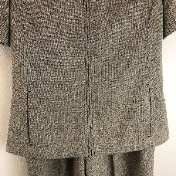 Larry Levine two pieces suit short sleeve zipper blazer size 4P. New with tags - Picture 3 of 6